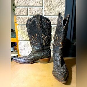 Intricate Leather Sewn and Burned Design Women’s Cowgirl Boots Size 6.5